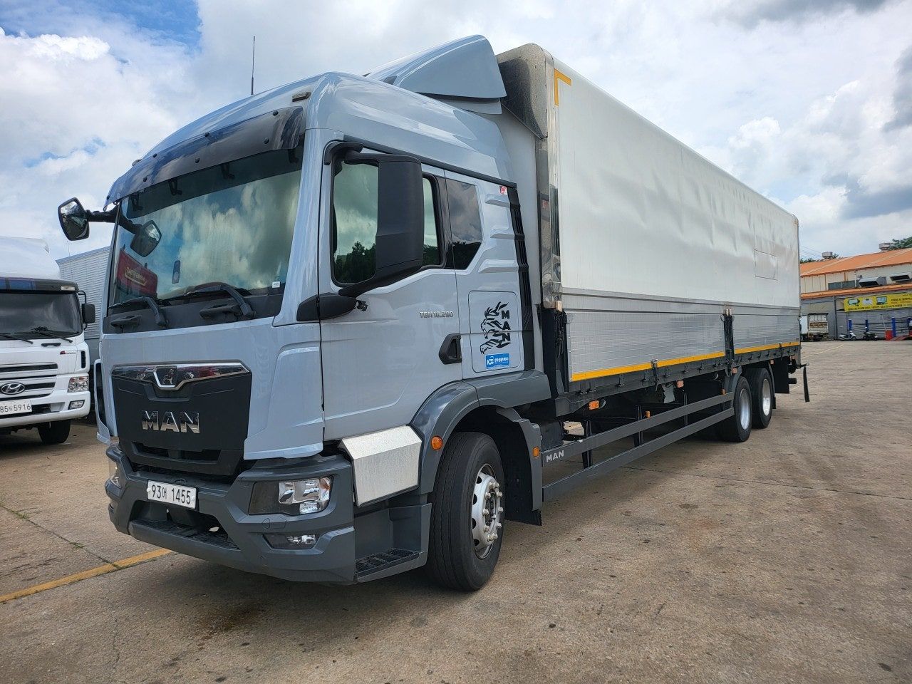 22년 만트럭 13.3톤 TGM 290 오토 후축 윙바디 9m70 중고트럭 윙바디