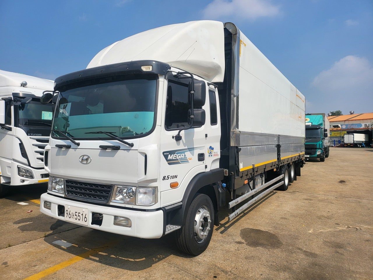 20년 현대 8.5톤 메가트럭 280 수동 후축 상승윙바디 8m30 중고트럭 상승윙바디